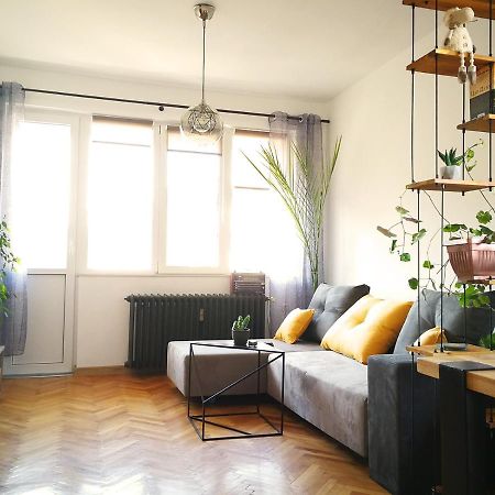 Sunny Downtown Apartment For 4 София Экстерьер фото
