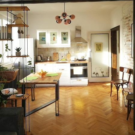 Sunny Downtown Apartment For 4 София Экстерьер фото