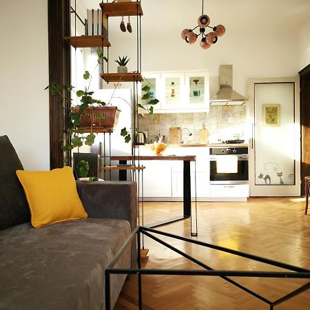 Sunny Downtown Apartment For 4 София Экстерьер фото