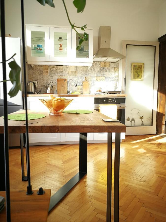 Sunny Downtown Apartment For 4 София Экстерьер фото