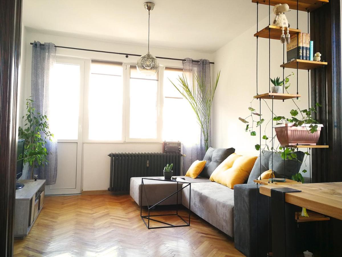 Sunny Downtown Apartment For 4 София Экстерьер фото