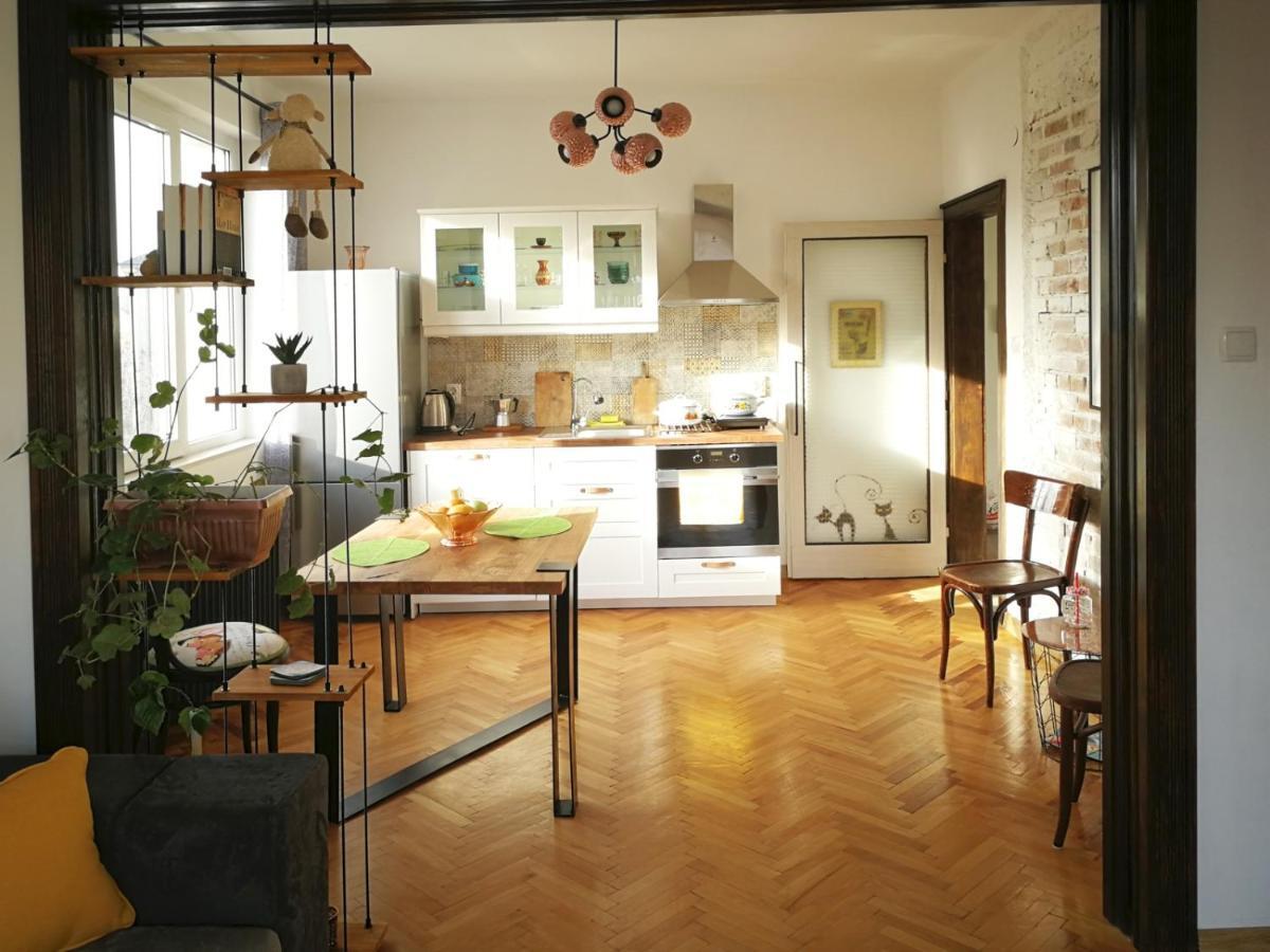 Sunny Downtown Apartment For 4 София Экстерьер фото