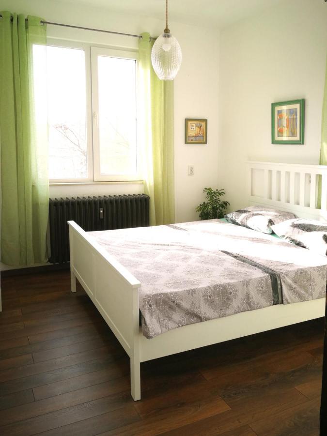 Sunny Downtown Apartment For 4 София Экстерьер фото